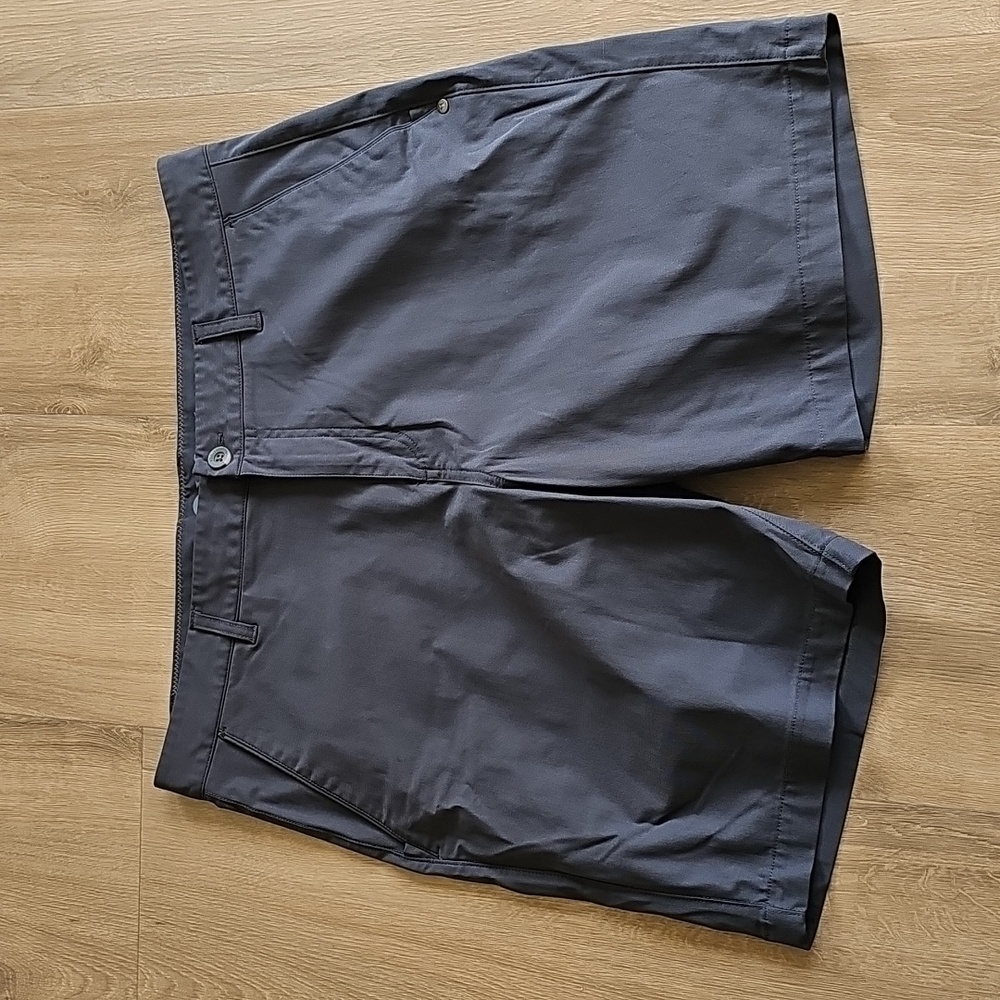 Vuori Meta Short 8" Charcoal Mens Size 36 - Picture 3 of 6